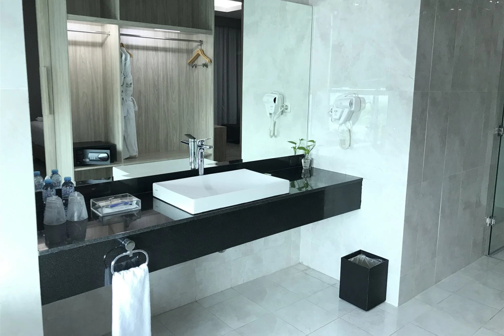 Photo - Sparks Life Jakarta, ARTOTEL Curated