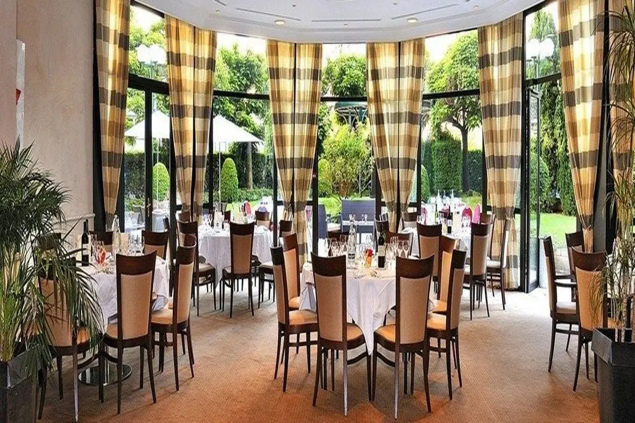 Foto - Warwick Reine Astrid - Lyon