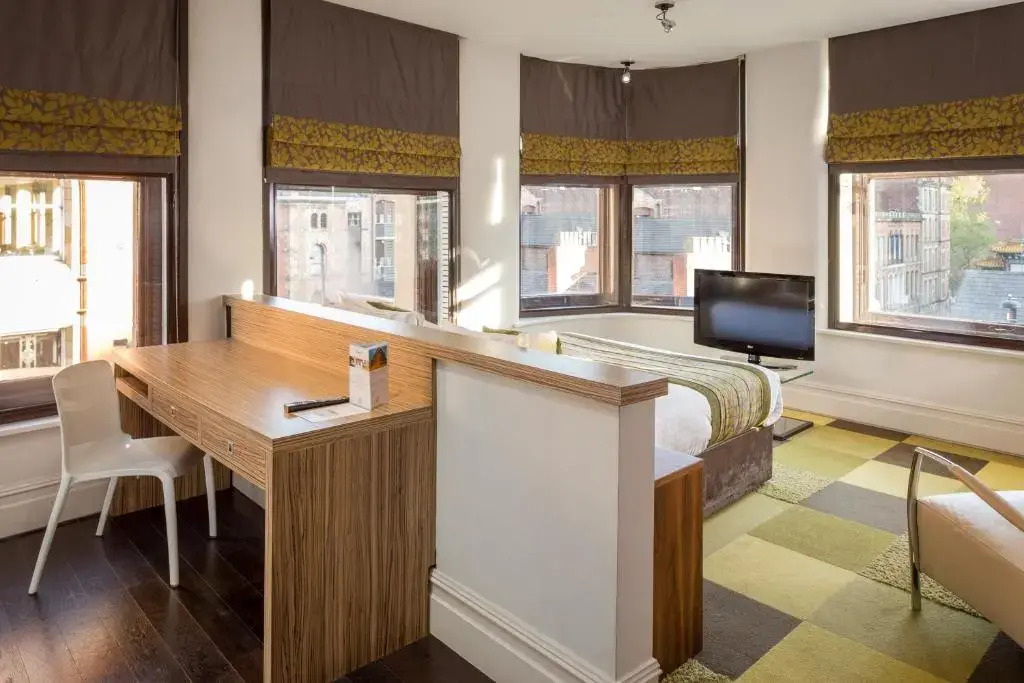 Photo - Roomzzz Manchester City