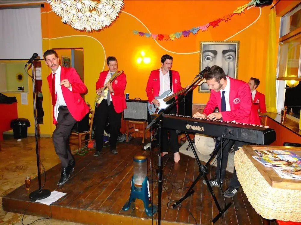 Photo - Sunflower Beach Backpacker Hostel & Bar