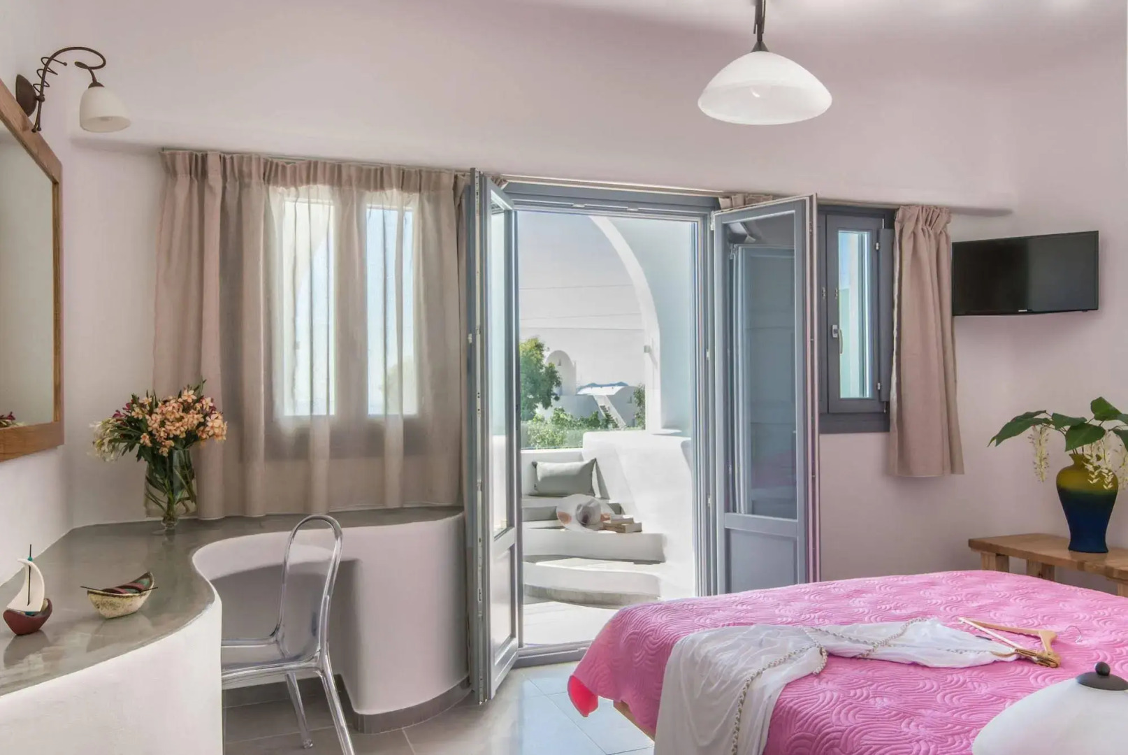 Photo - Aspronisi Luxury Villa with Caldera View