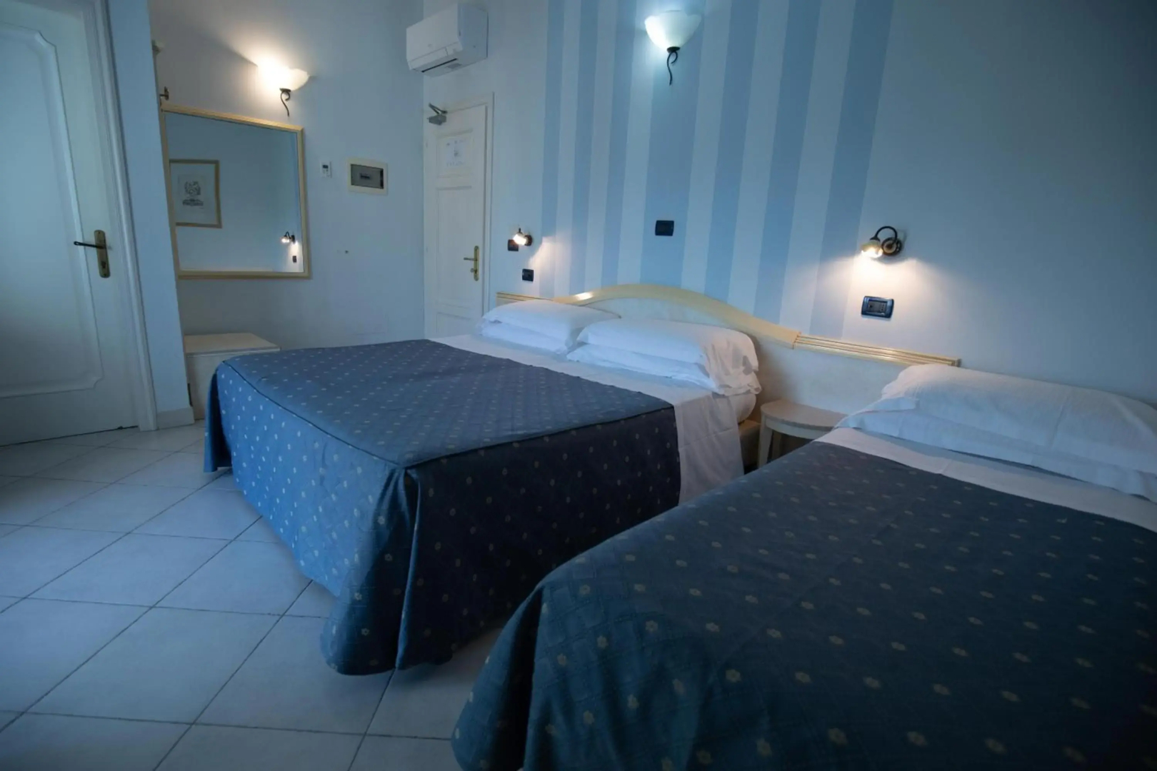 Photo - Hotel London
