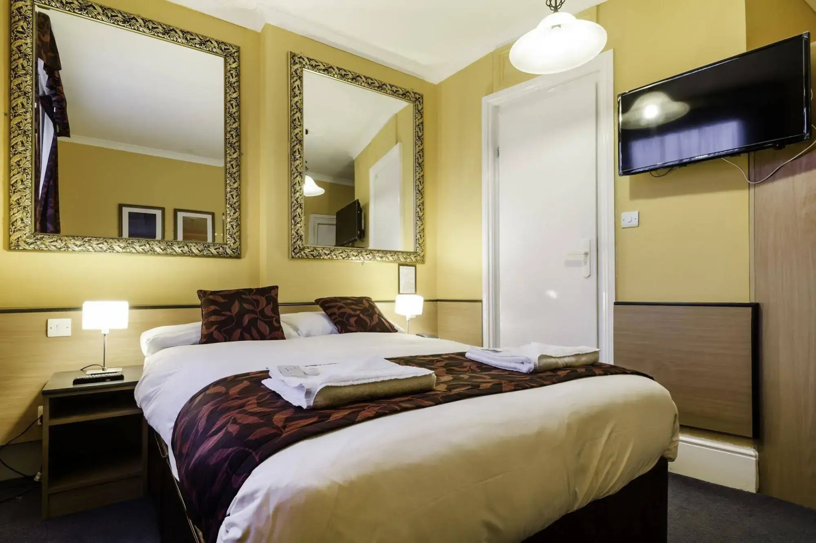 Photo - Tudor Court Hotel