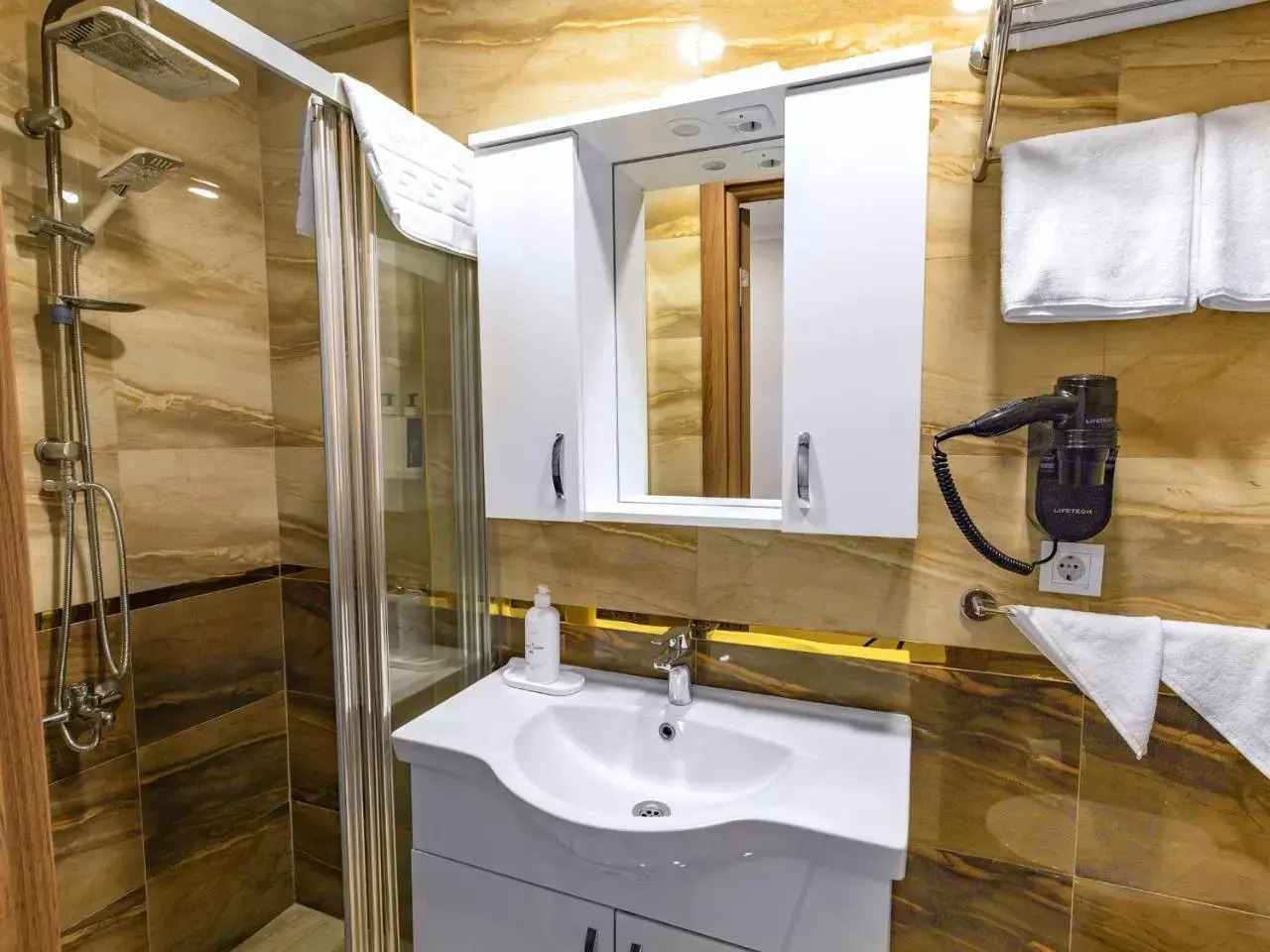 Foto - Quinnova Hotel