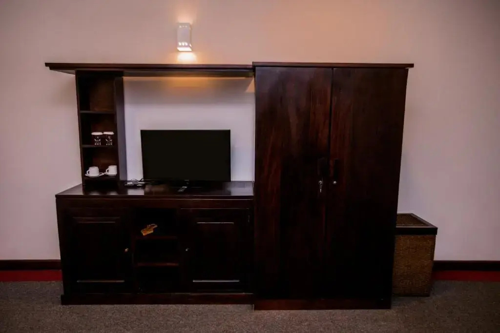 Photo - St.Lachlan Hotel & Suites
