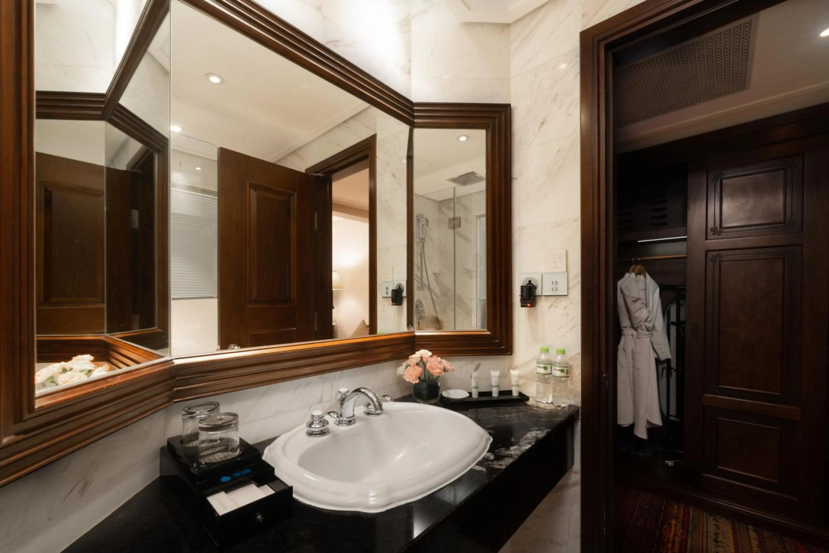 Photo - The Lapis Hotel