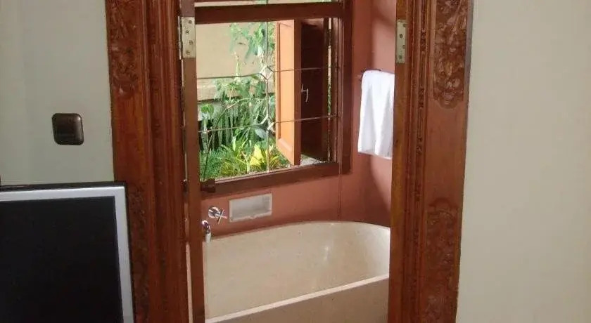 Photo - Strawberry Hill Hotel & Restaurant