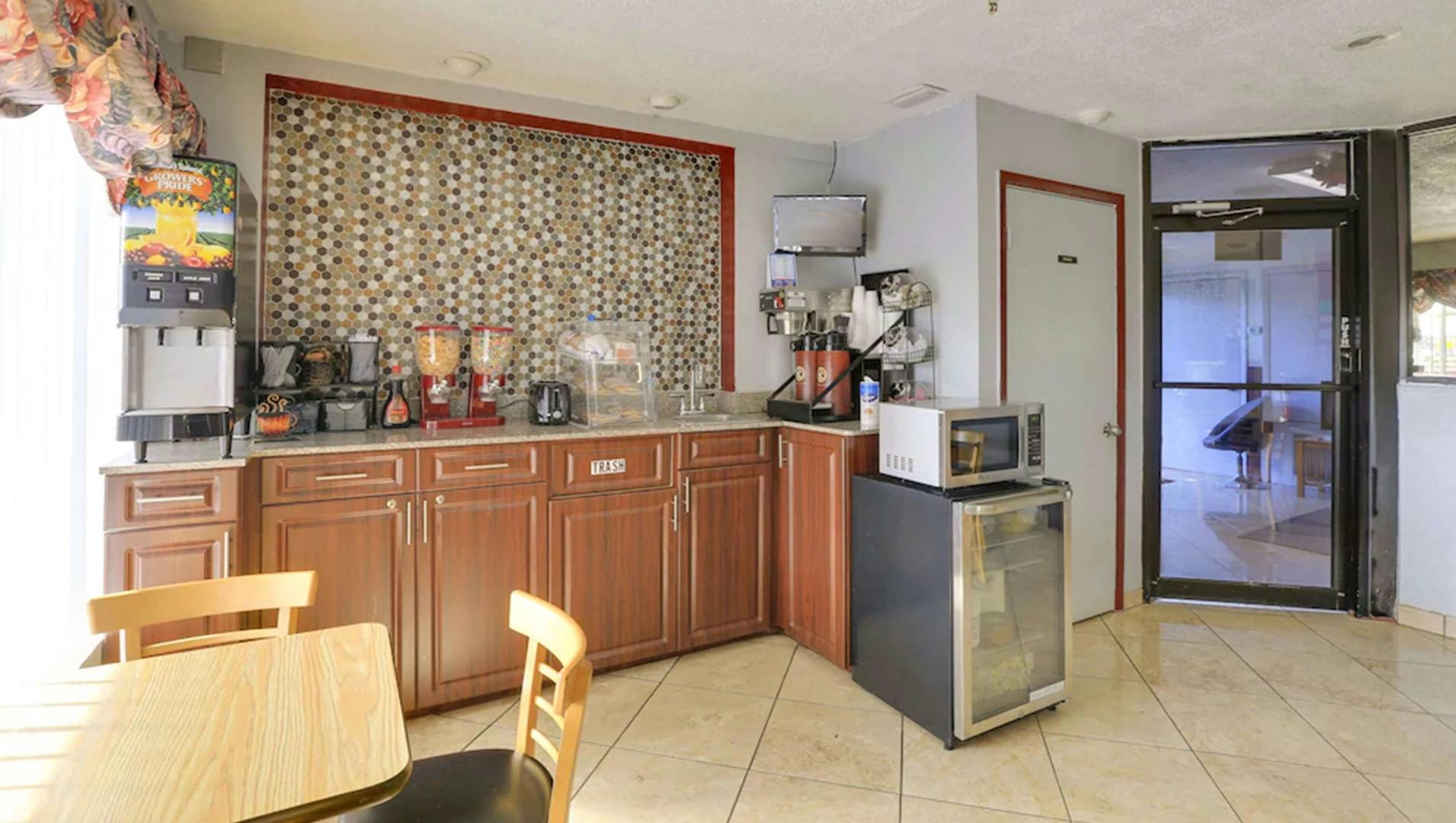 Photo - Magnuson Hotel Bradenton