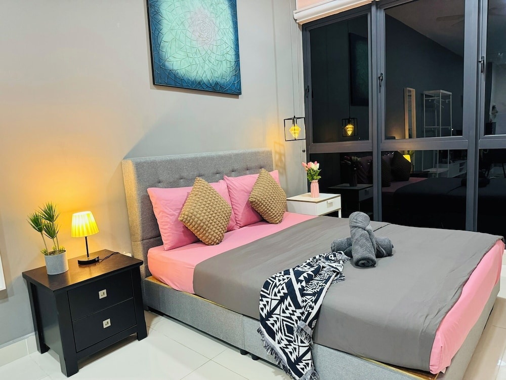 CoreSoho Suite by BKAstaycation KotaWarisan Sepang KLIA Airport, Free WiFi