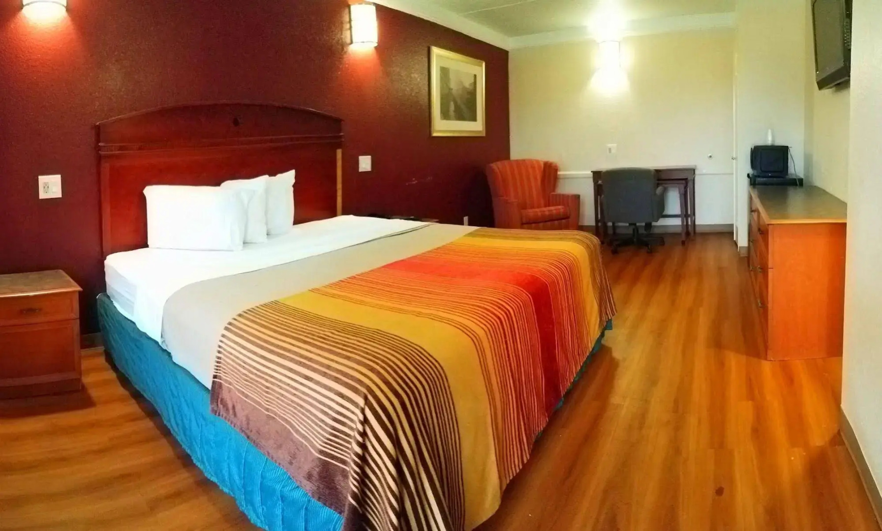 Photo - Red Roof Inn & Suites Houston- Hobby Airport