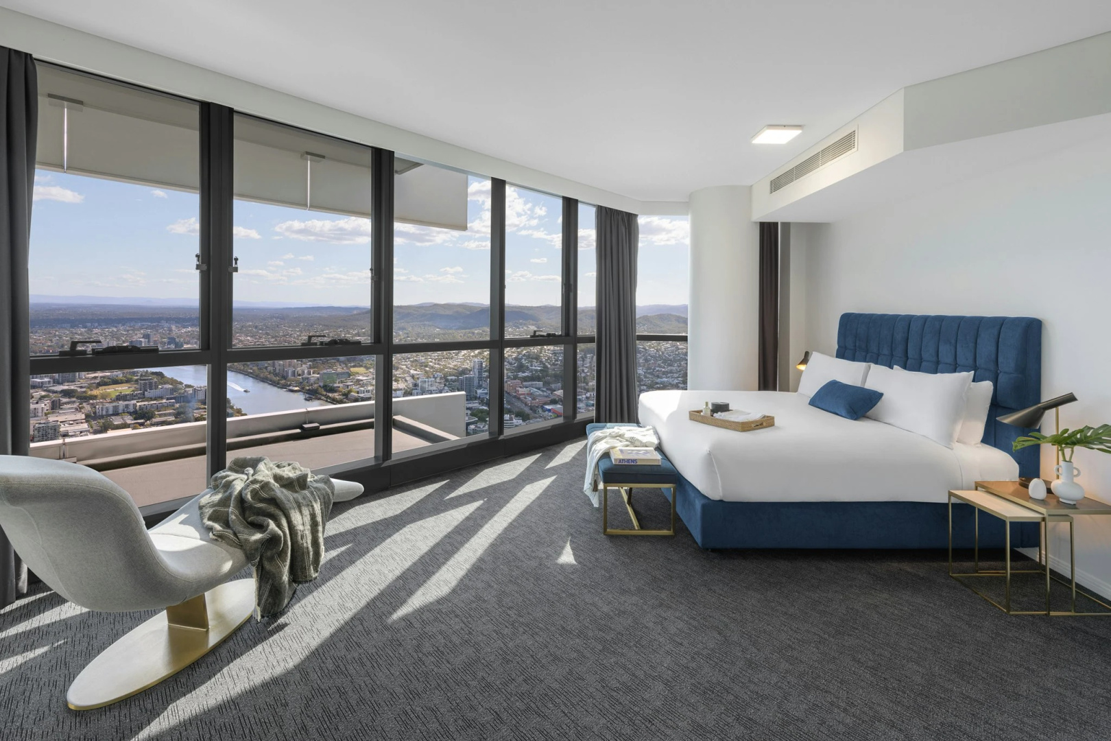 Photo - Meriton Suites Herschel Street, Brisbane
