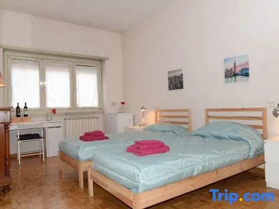 Photo - Room in Guest Room - Welcome to our Establishment We Will be Happy to Welcome you