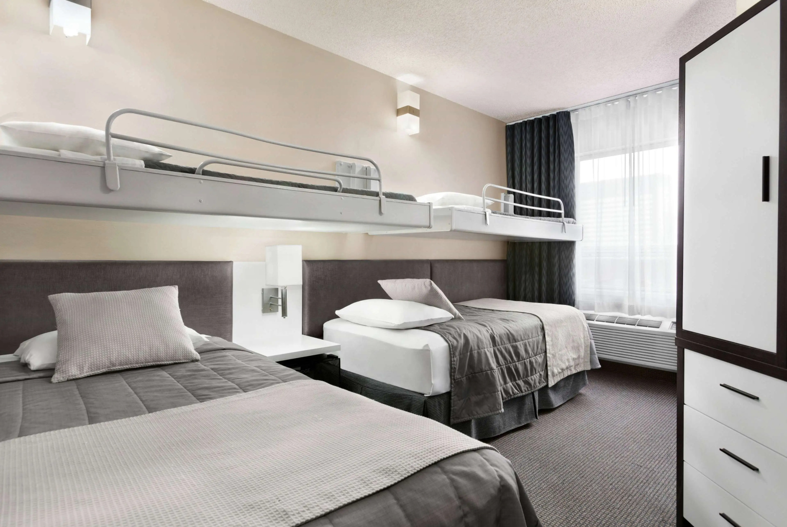 Photo - Travelodge by Wyndham Montreal Centre