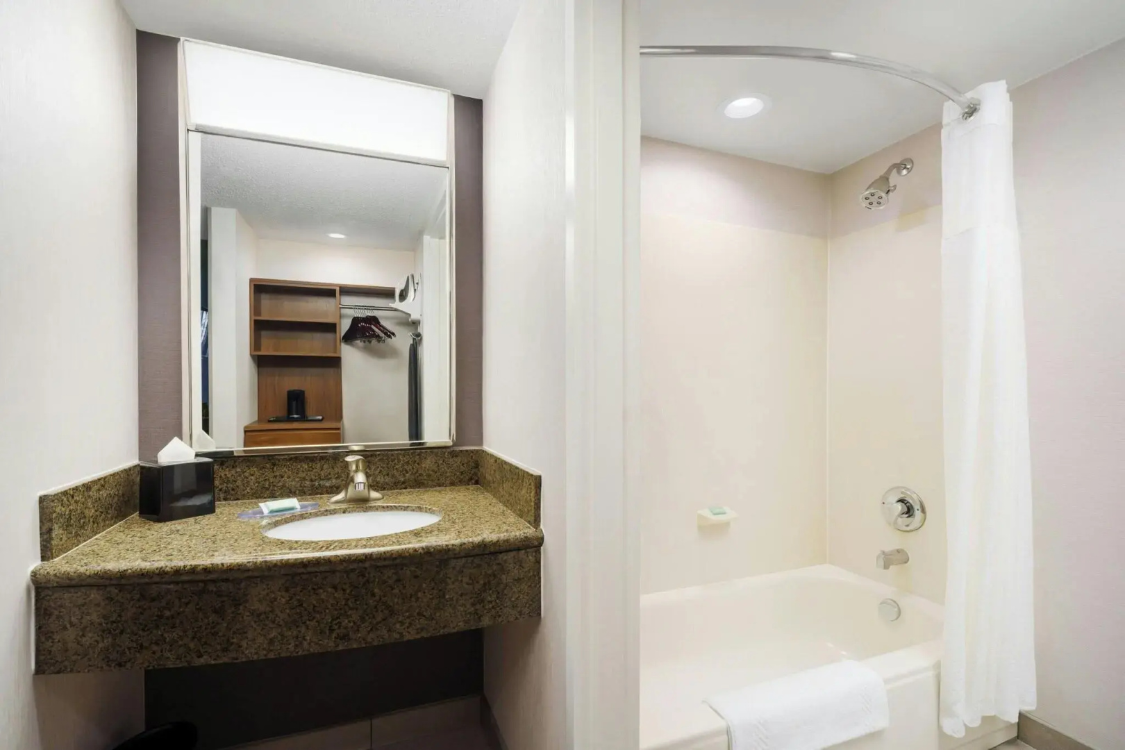 Photo - Courtyard by Marriott Atlanta Buckhead
