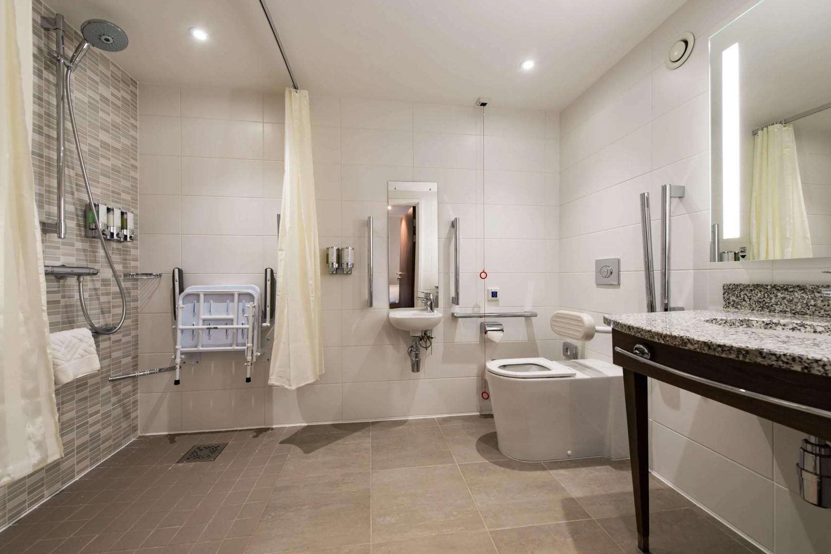 Photo - Hampton By Hilton Edinburgh West End