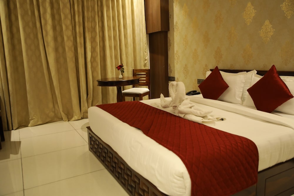 Rajathadri Royal Inn