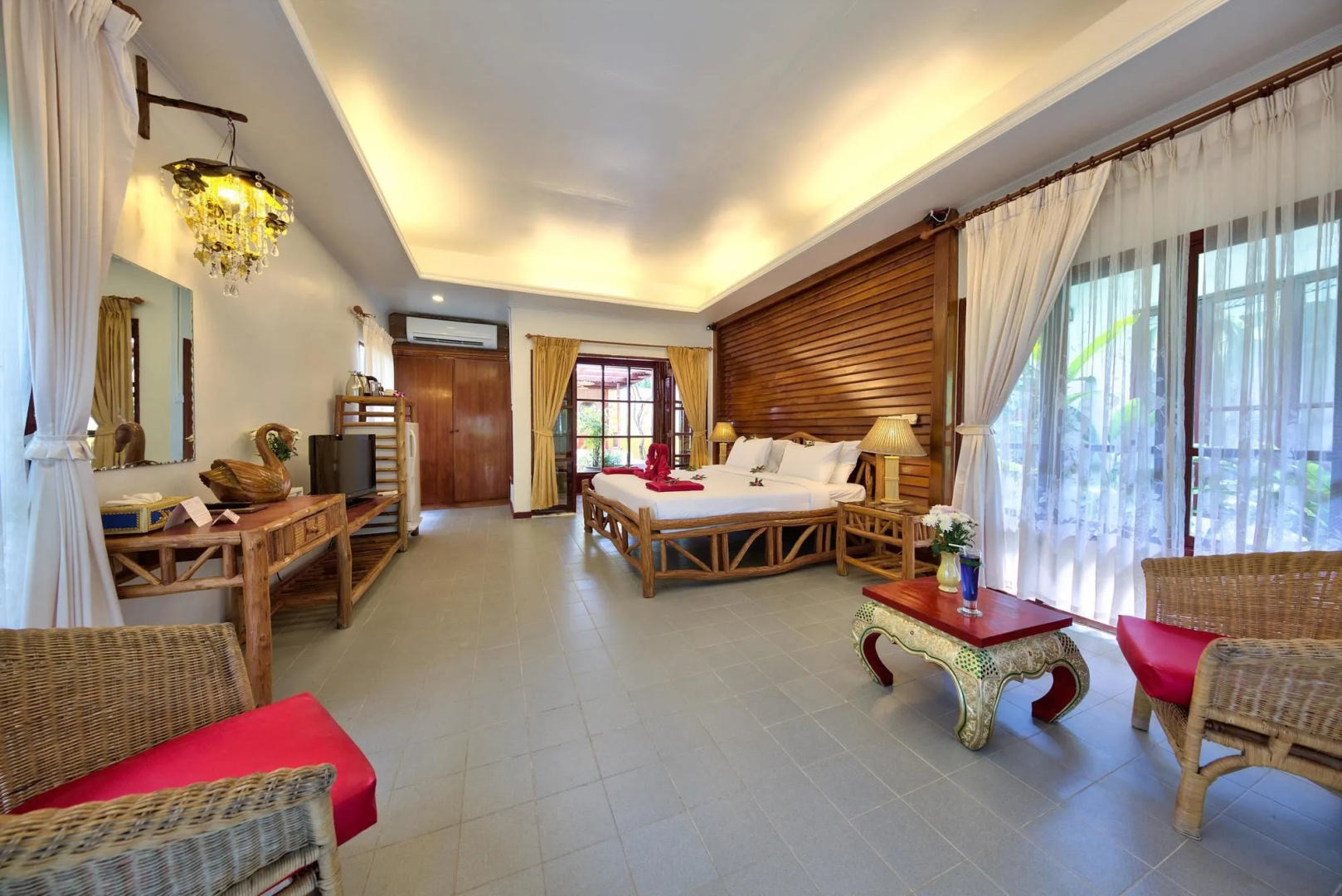 Photo - Crystal Bay Yacht Club Beach Resort