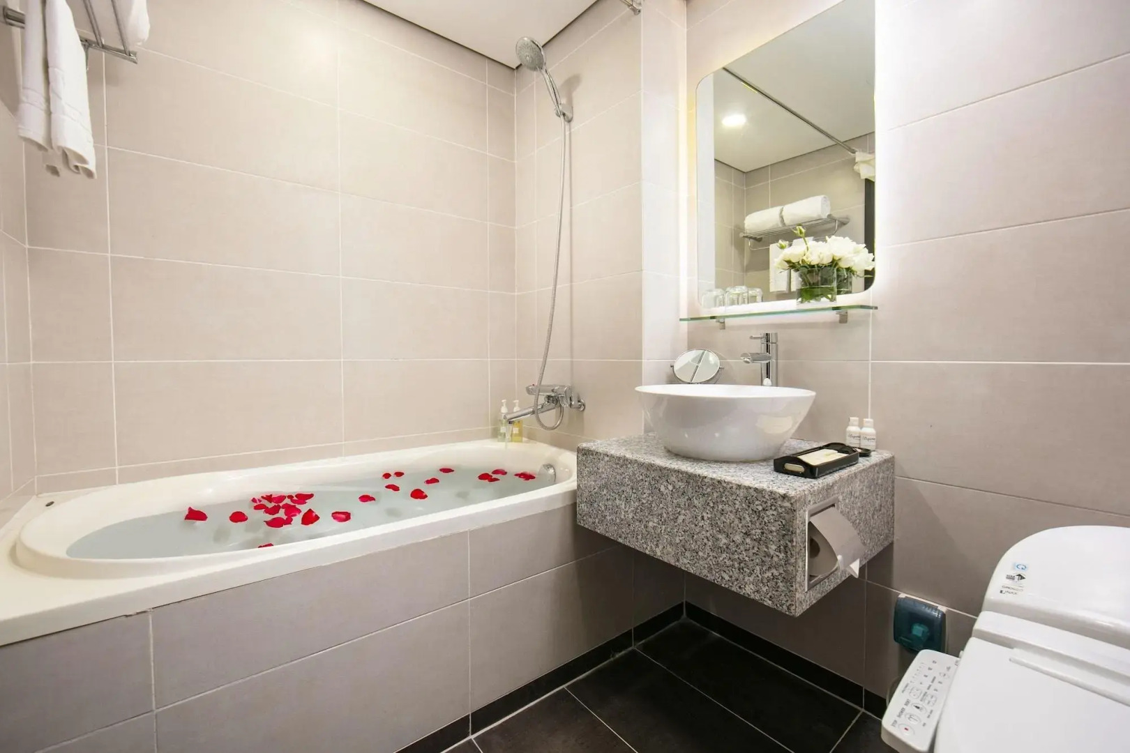 Foto - Signature by M Village Thợ Nhuộm