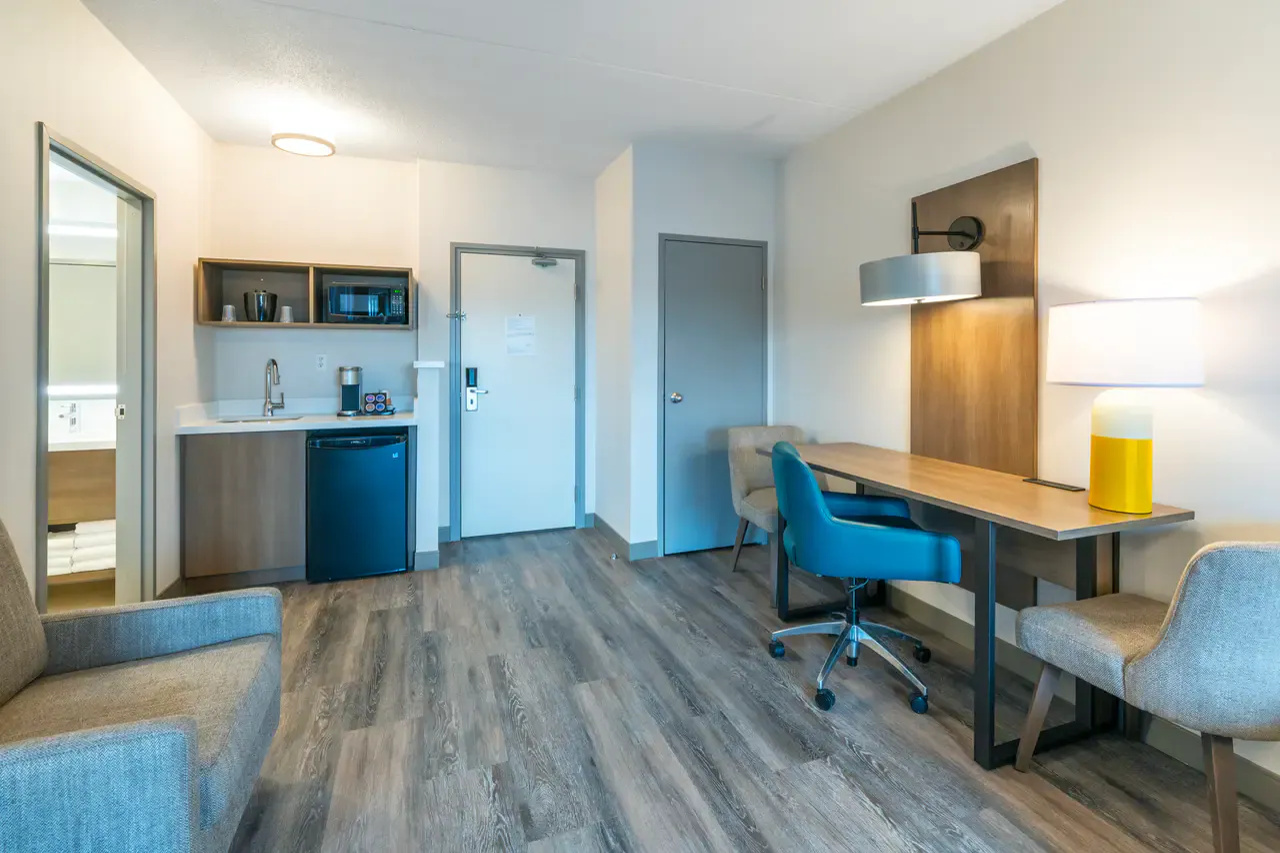 Photo - Comfort Suites London