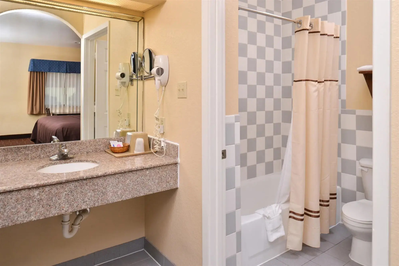 Photo - Americas Best Value Inn-Baytown