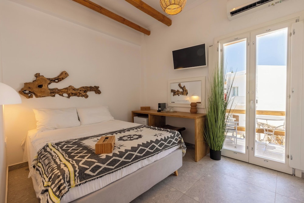 Parosquare Central Suites