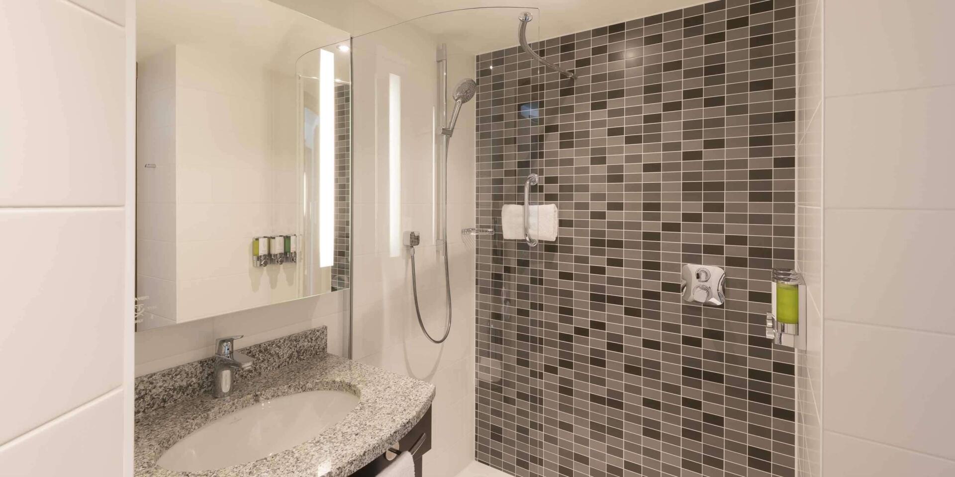 Photo - Hampton by Hilton Frankfurt City Centre