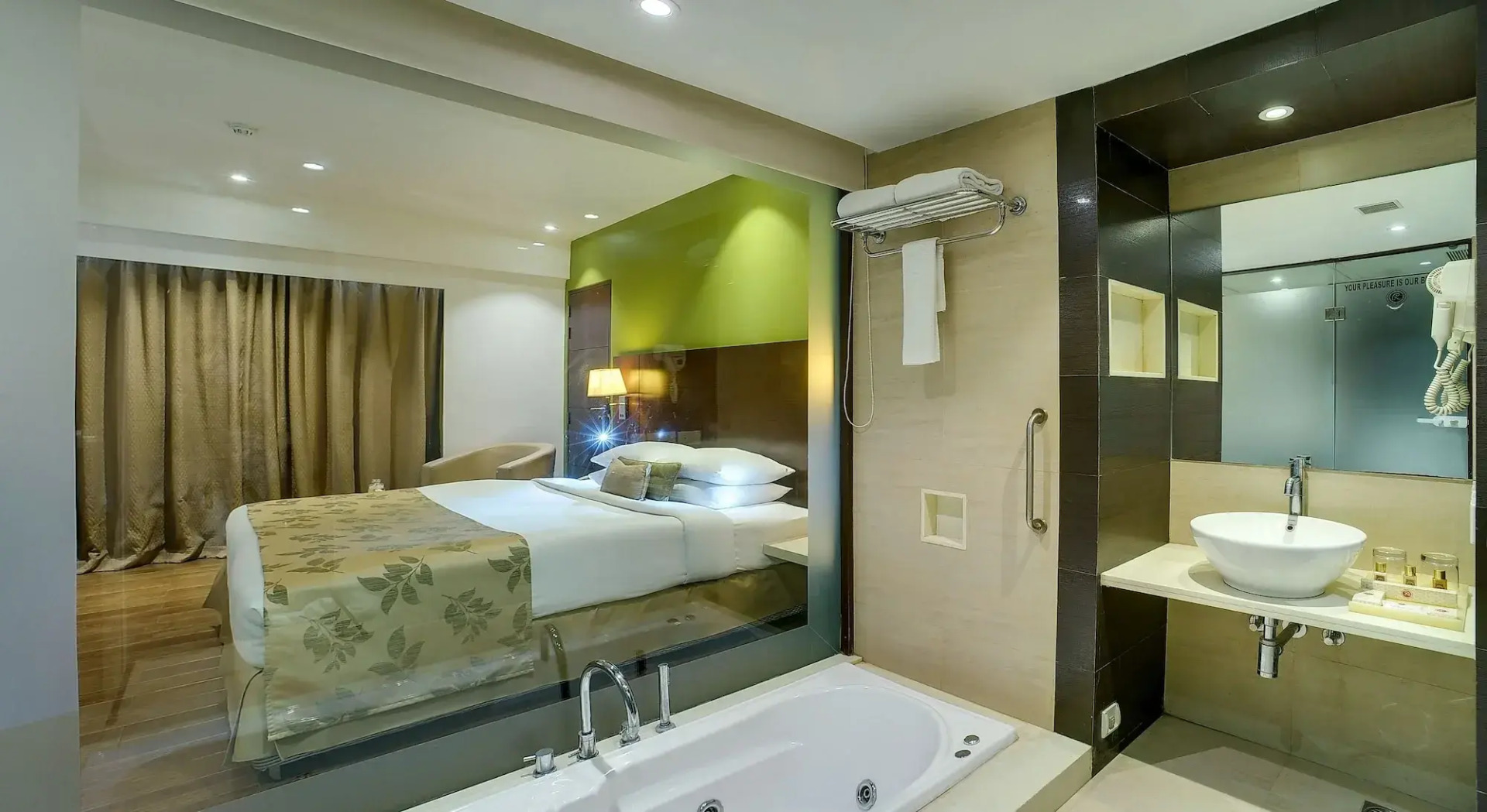 Photo - Ramee Grand Hotel and Spa, Pune