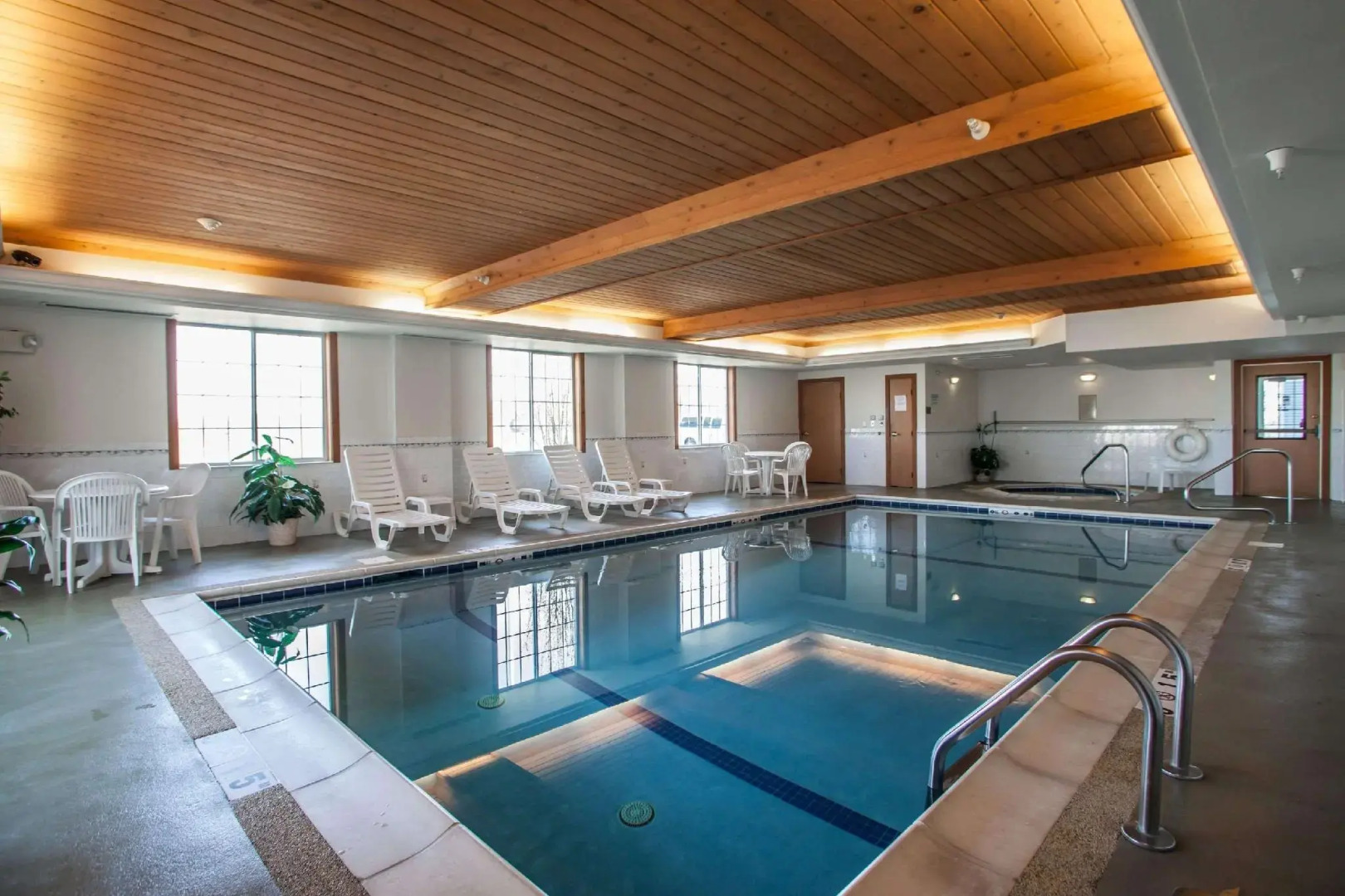 Photo - Comfort Inn & Suites Geneva- West Chicago