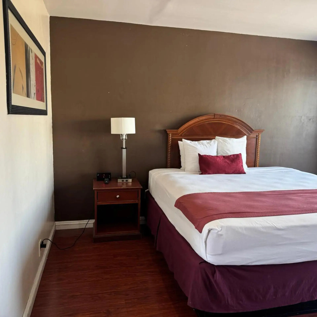 Photo - Holiday Lodge