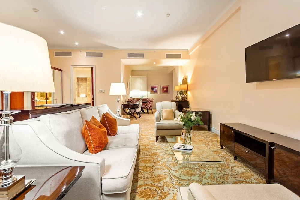Photo - Taj Hotel 305