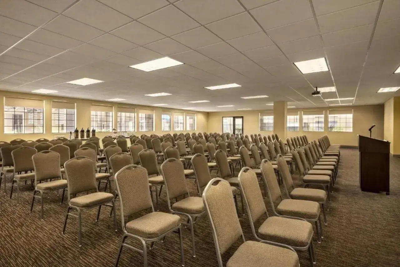 Photo - GreenTree Inn & Suites Phoenix Sky Harbor