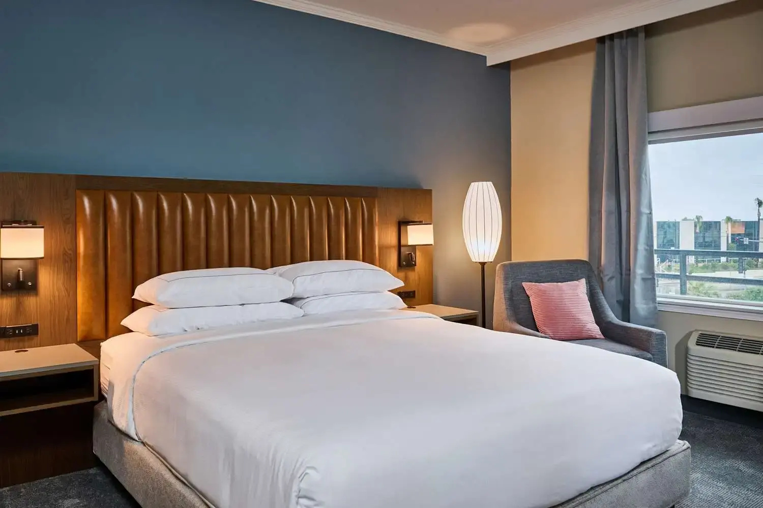 Foto - DoubleTree by Hilton Chatsworth