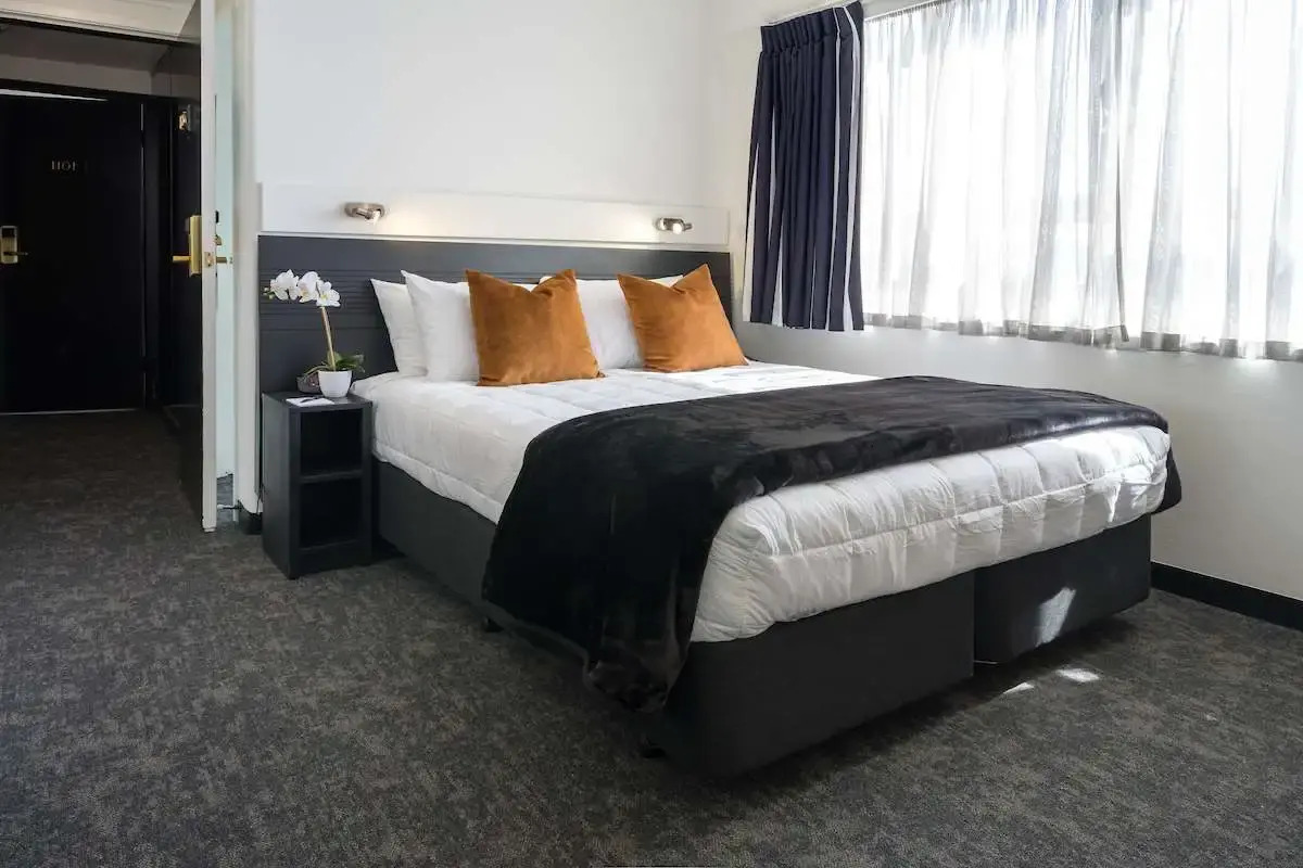 Photo - Bay Plaza Hotel