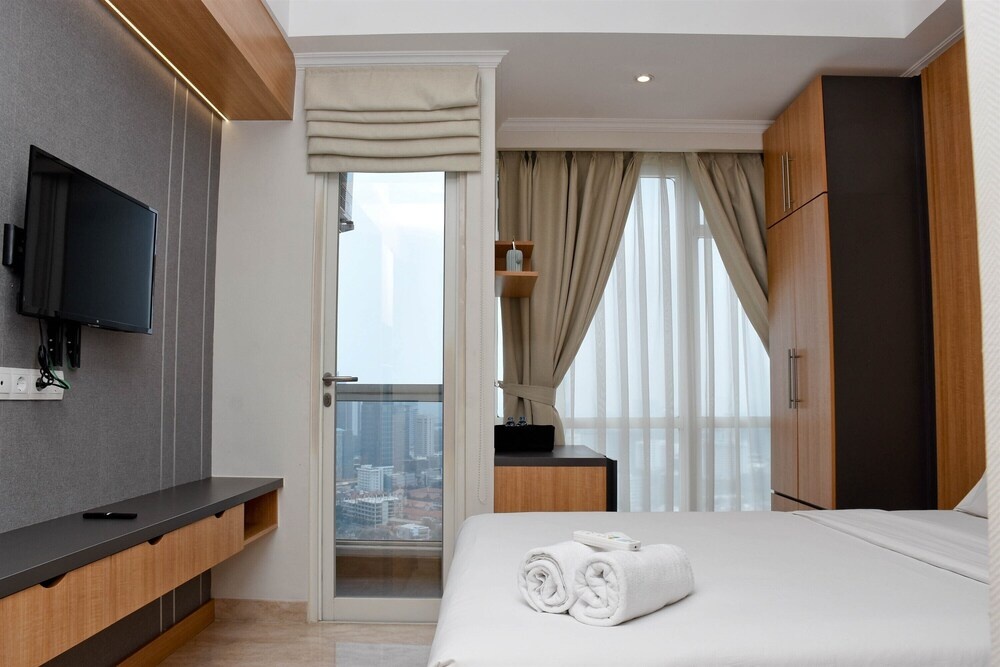 Cozy Living Studio At Menteng Park Apartment
