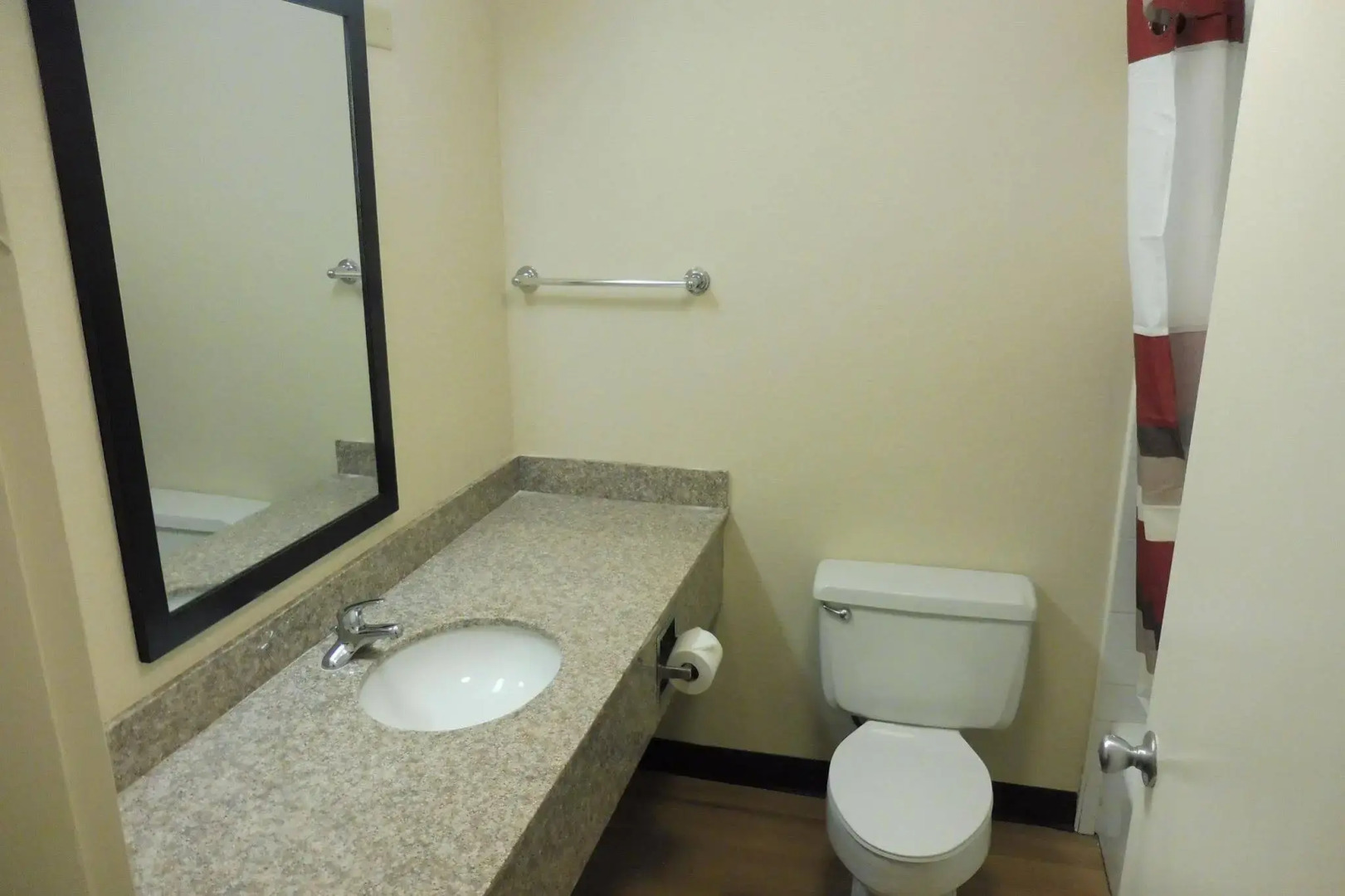 Foto - HomeTowne Studios by Red Roof & Conference Center Cortland