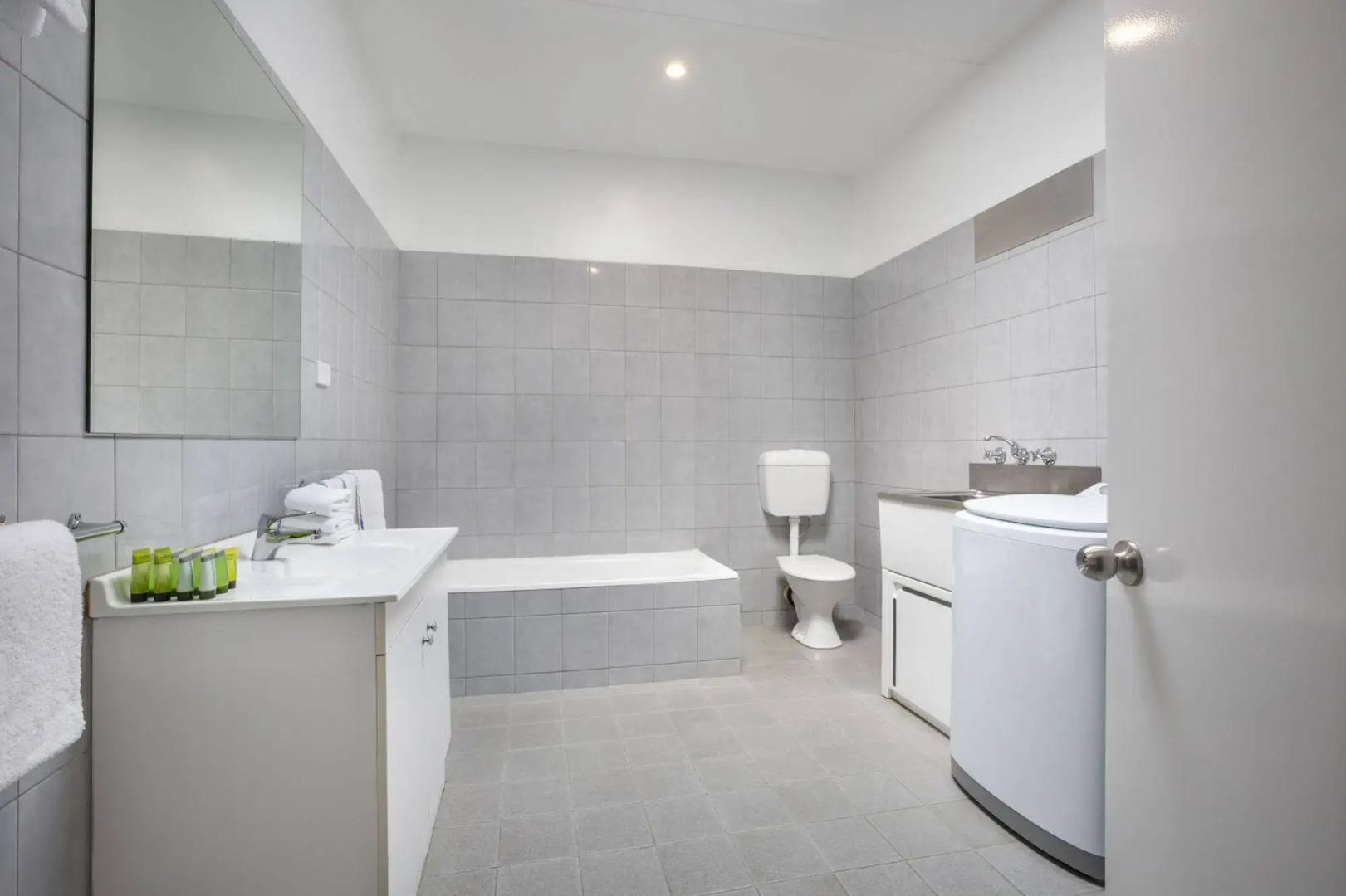 Photo - Nightcap at Coolaroo Hotel