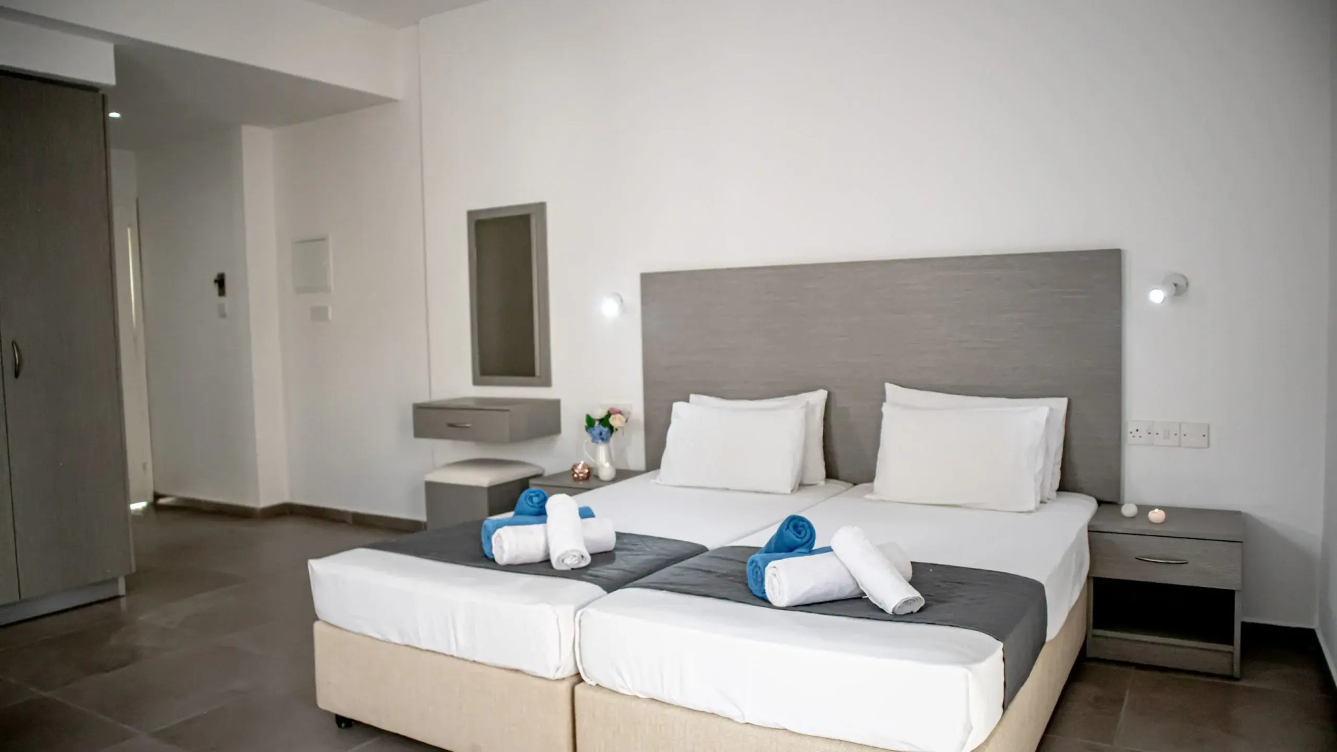 Photo - Windmills Hotel Apartments