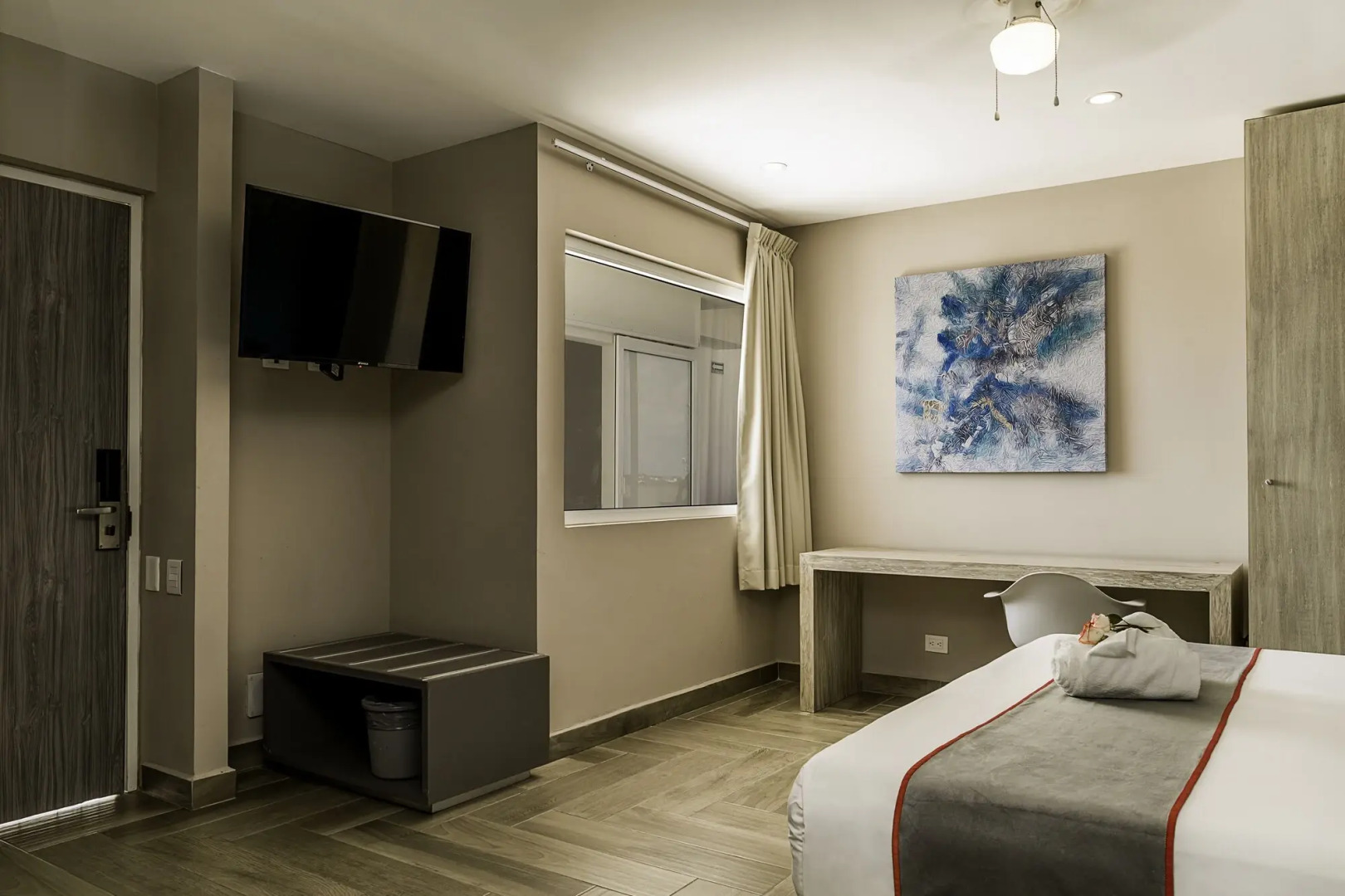 Photo - Illusion Xpress I Attraction Hotel Deluxe