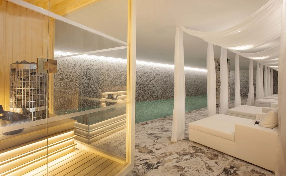 Photo - Wine & Books Porto Hotel - Small Luxury Hotels Of The World