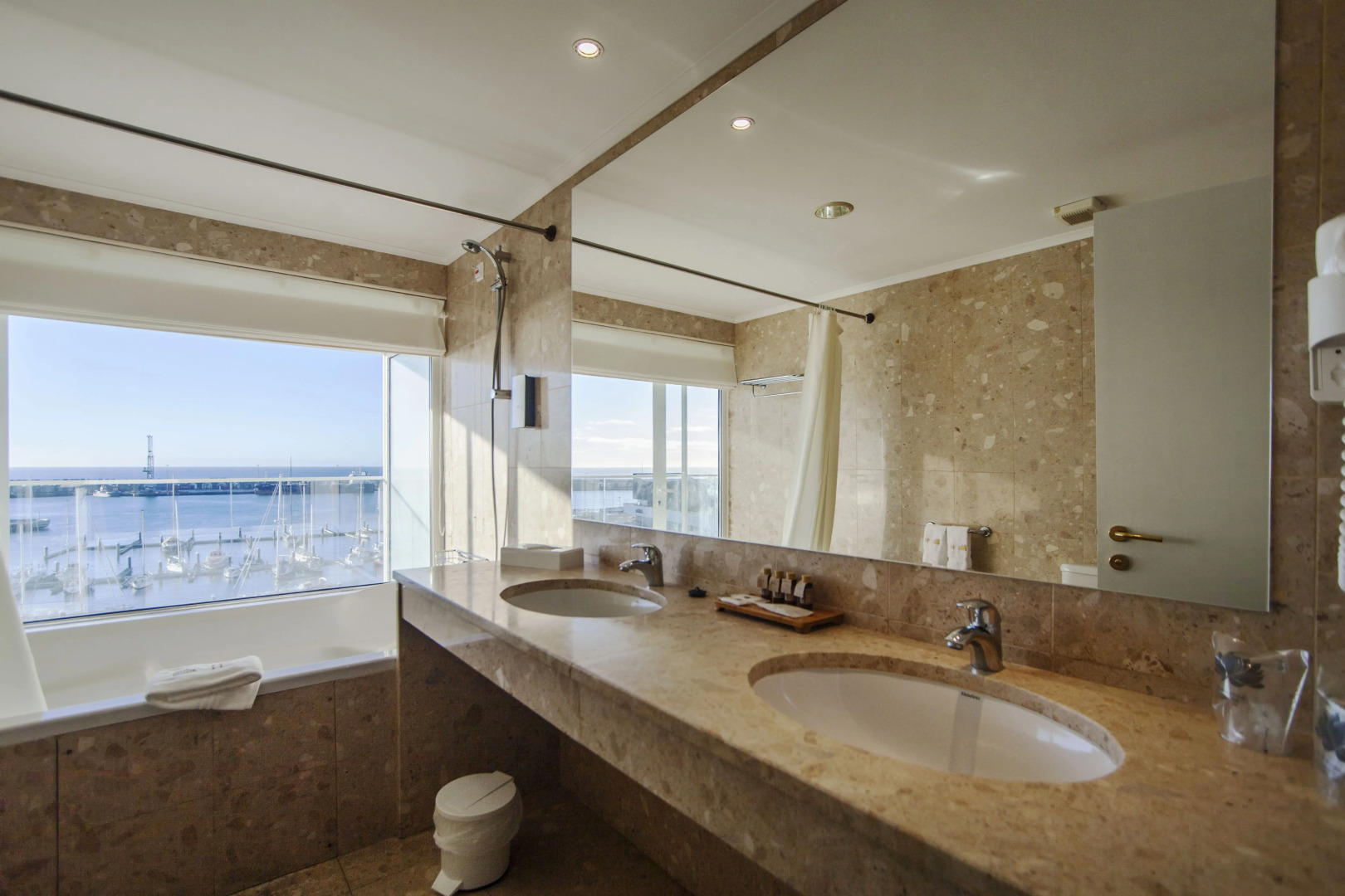 Photo - Hotel Gaivota Azores