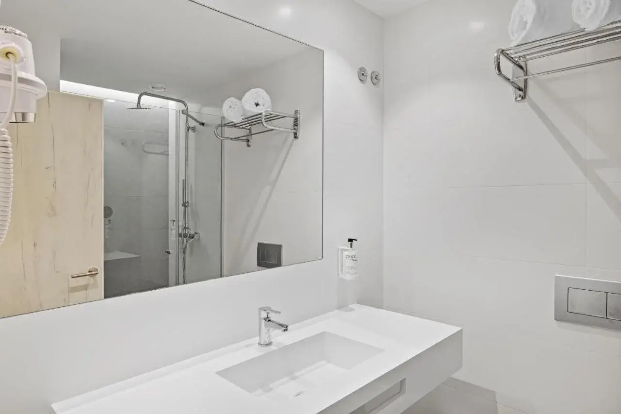 Photo - B&B HOTEL Sevilla Bormujos
