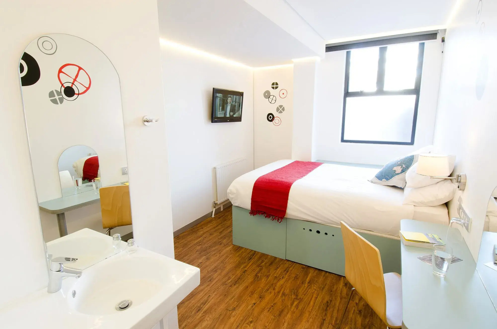Photo - Bannister Hotel
