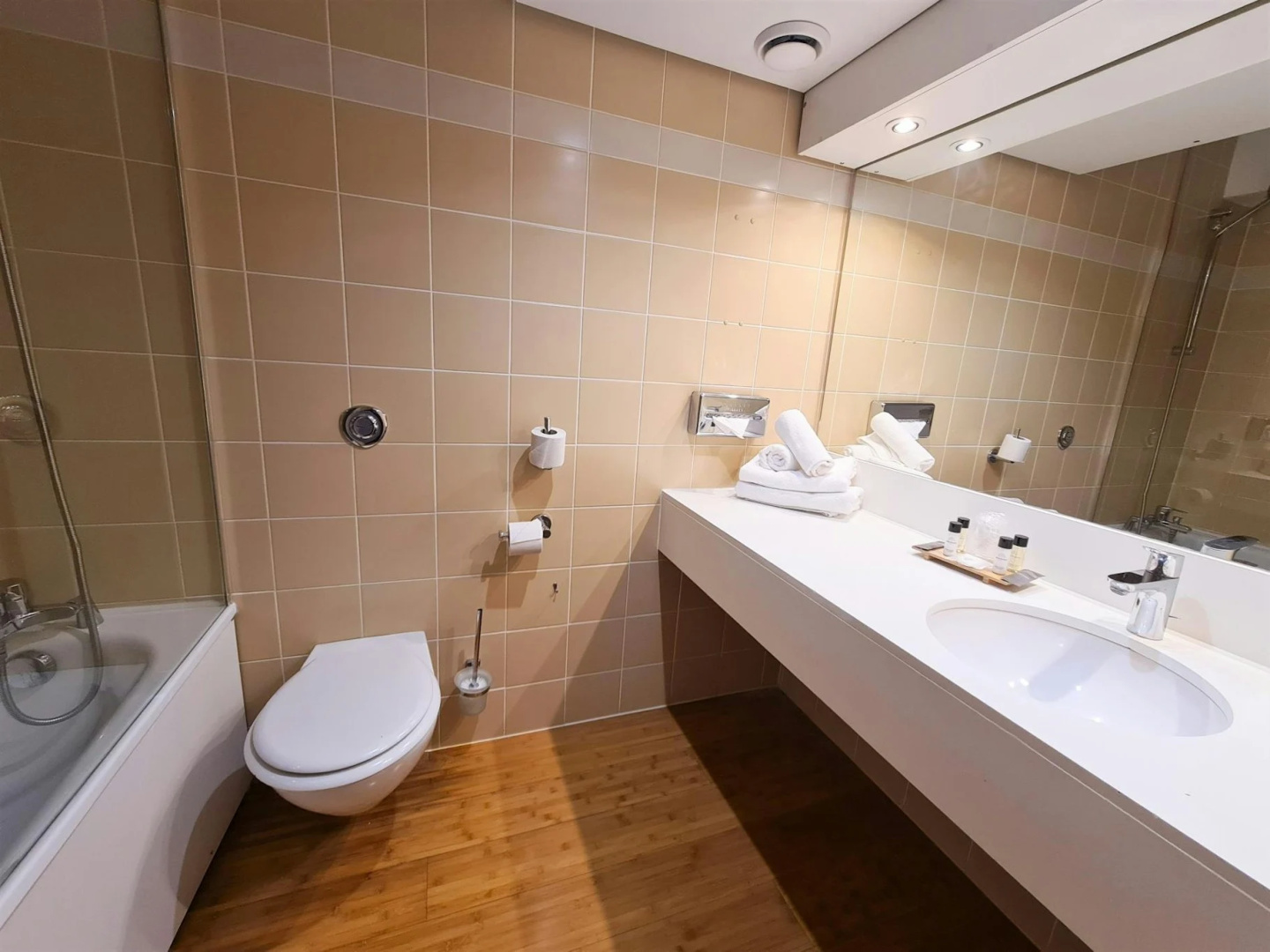 Foto - C Suites