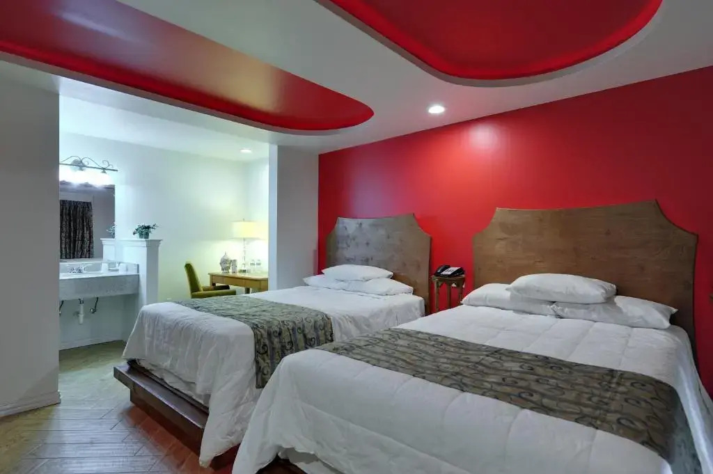 Photo - Romantic Inn & Suites