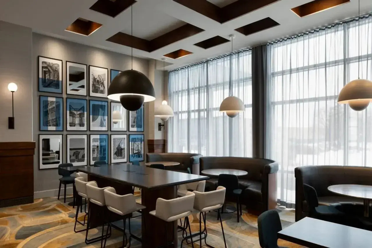 Photo - Courtyard by Marriott Montreal Airport