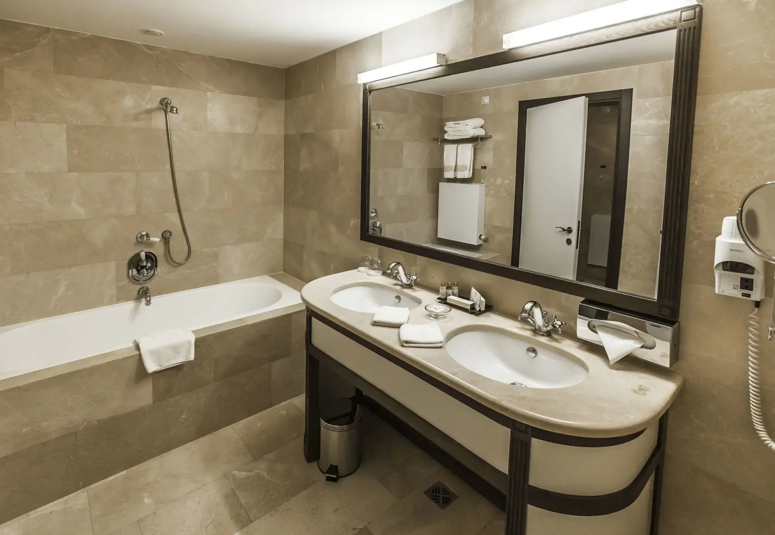 Photo - Epoque Hotel - Relais & Chateaux