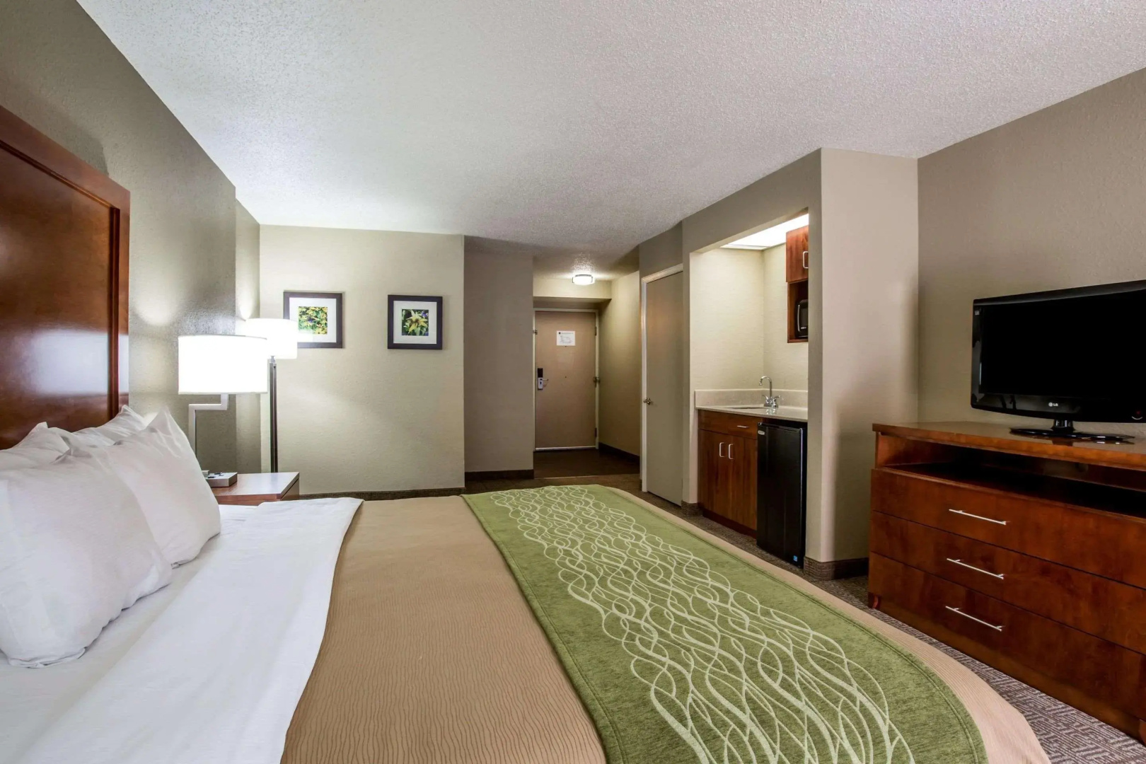 Photo - Comfort Inn & Suites At Dollywood Lane