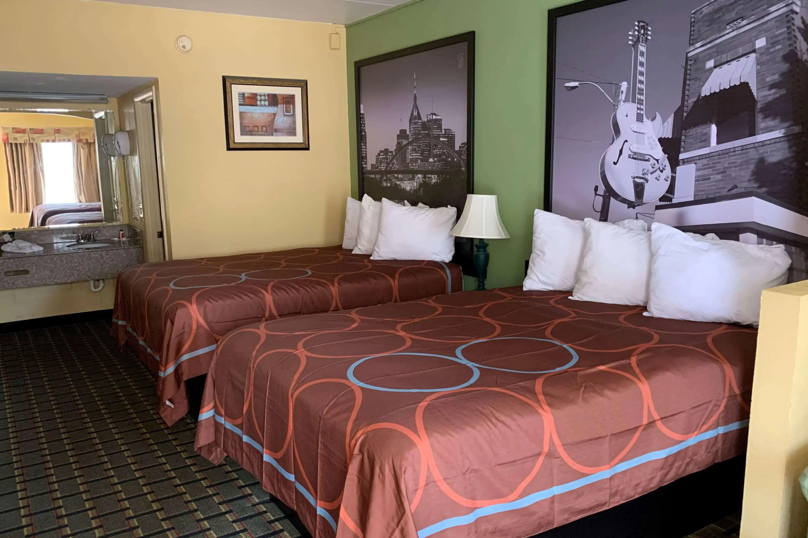 Photo - Super 8 by Wyndham Nashville Near Downtown / I-40