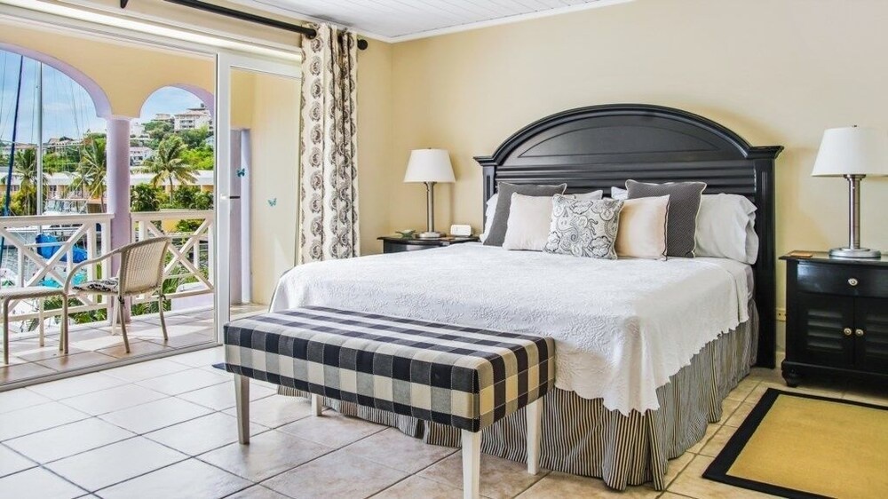 Waterfront 2-bed Townhouse - Harbour 17 2 Bedroom Townhouse by RedAwning