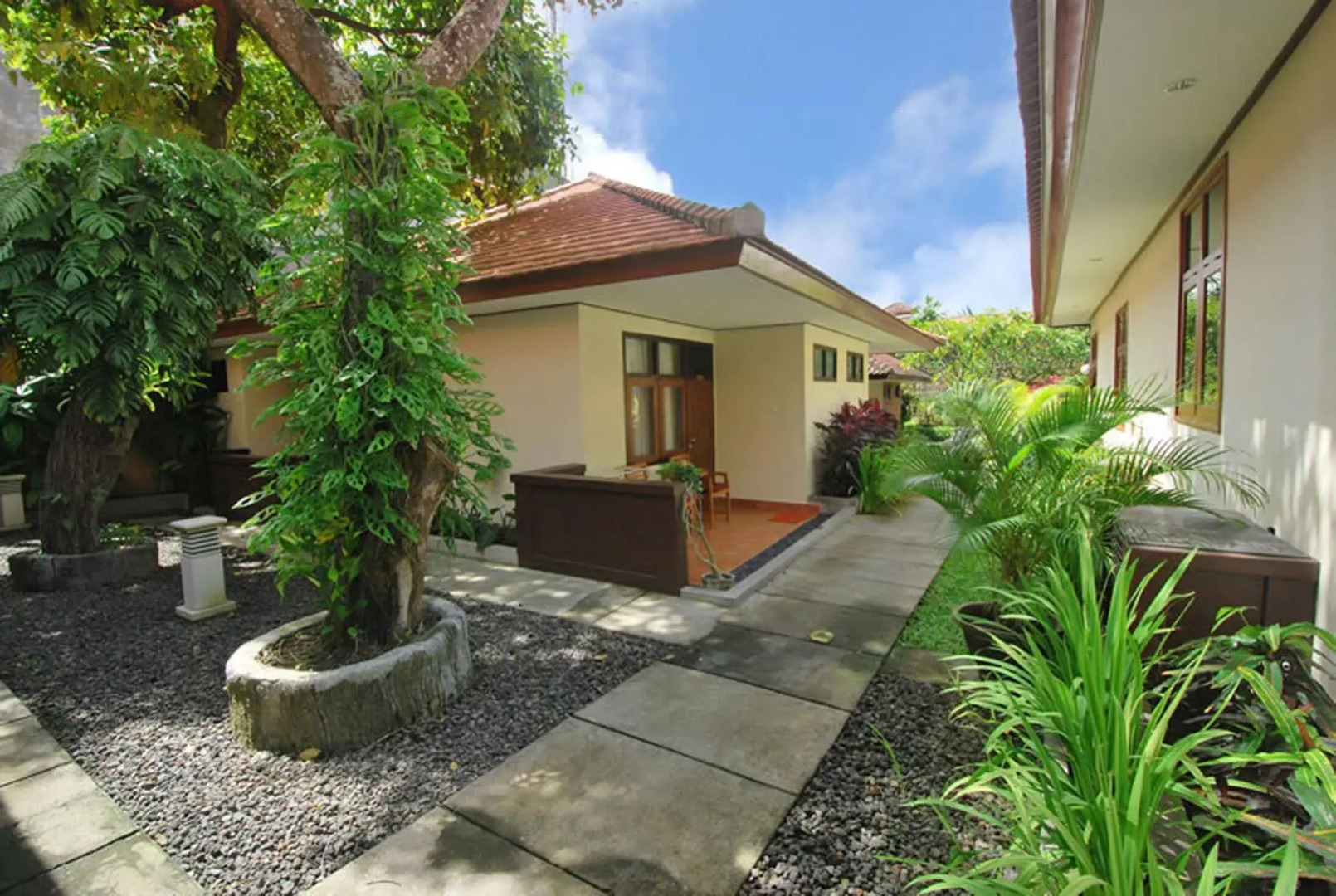 Photo - Yulia Beach Inn Kuta